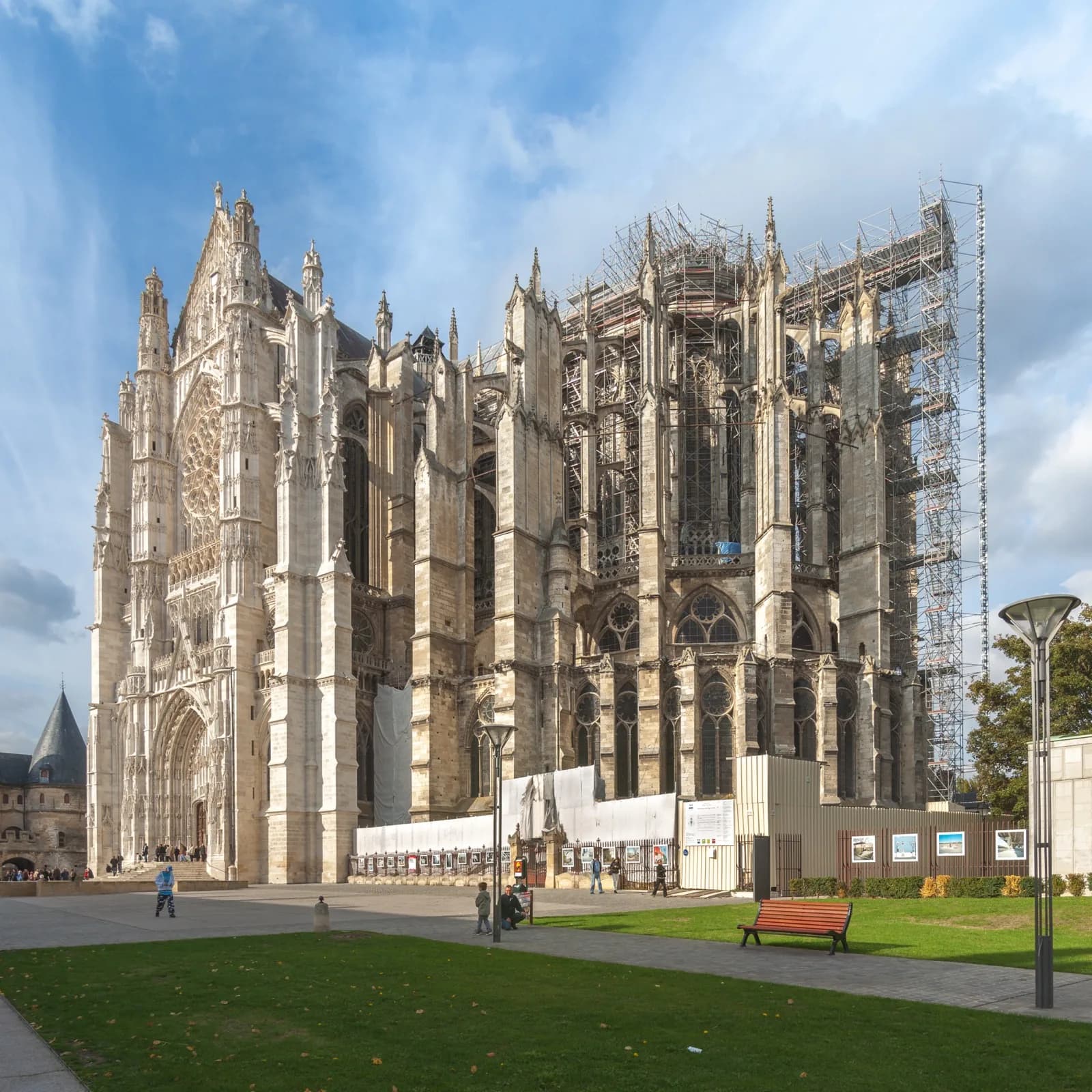 Cathédrale Saint-Pierre de Beauvais, monument emblématique de la préfecture de l'Oise