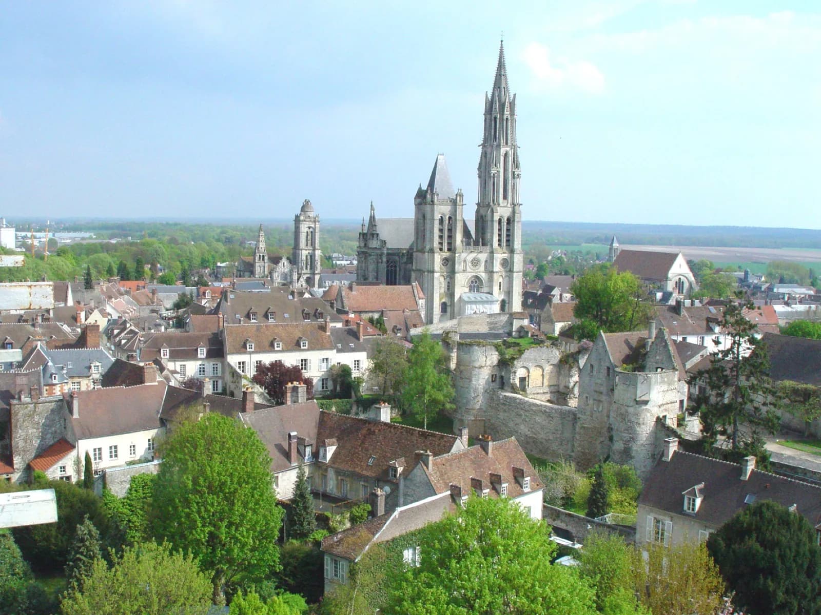 Vue générale de Senlis avec la Cathédrale Notre-Dame, ville d'art et d'histoire de l'Oise
